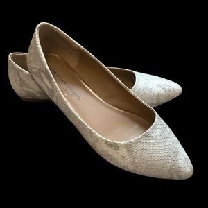 CHRISTIAN SIRIANO GRAY SNAKESKIN LEATHERETTE POINTY BALLET FLATS/ Size 6.5